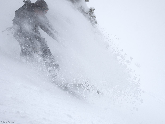 Snowboarding powder